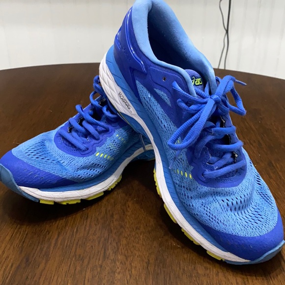 Sneakers - Picture 2 of 4